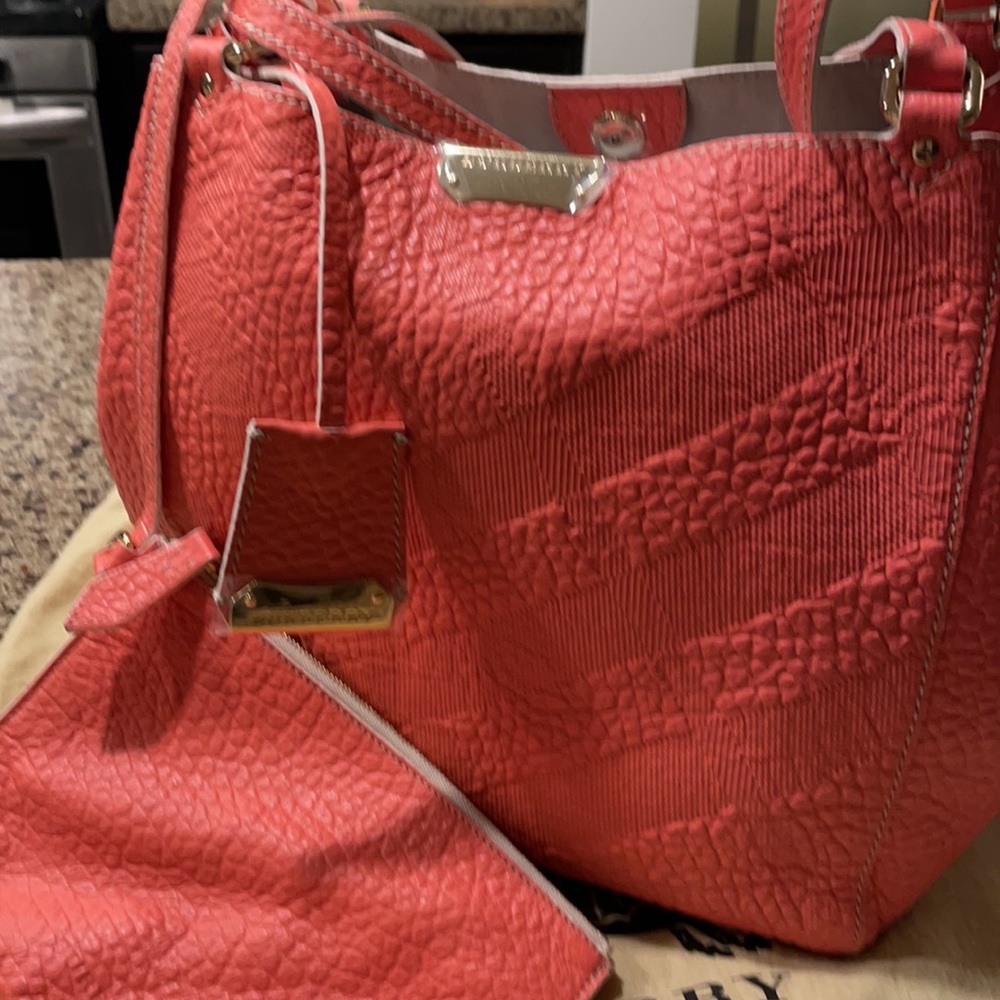 Burberry Signature Grain Check Canterbury Tote - Picture 15 of 16